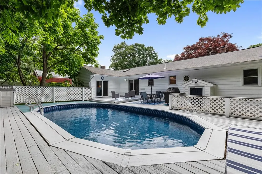 8 Palmer Street Smithfield RI 02828