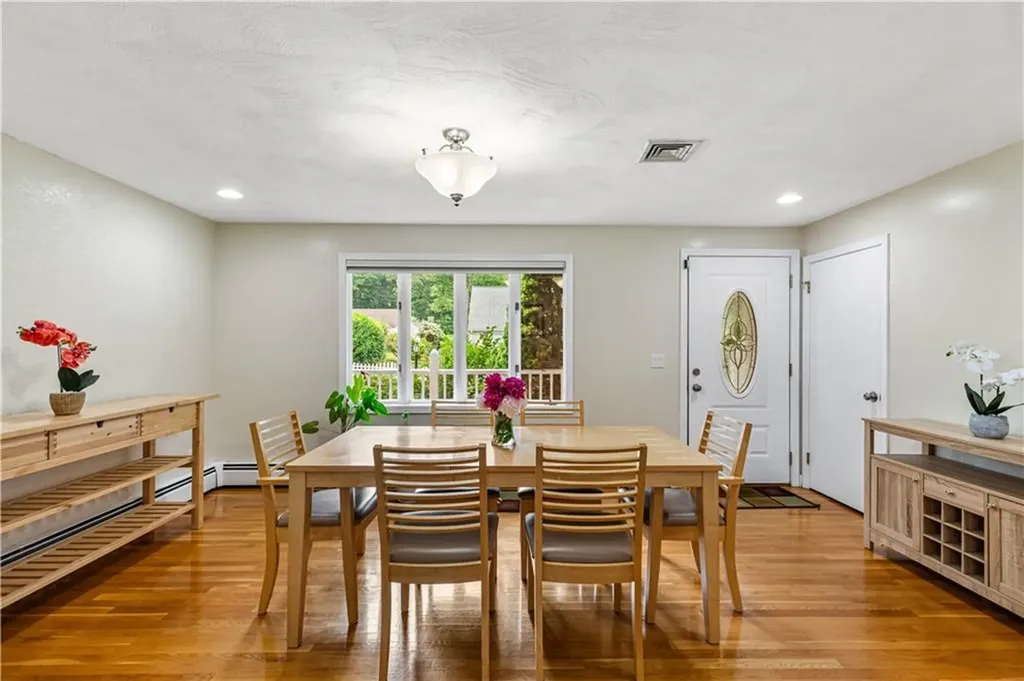 8 Palmer Street Smithfield RI 02828