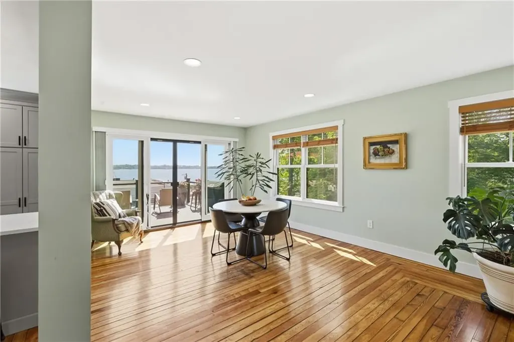 1124 Narragansett Boulevard Cranston RI 02905