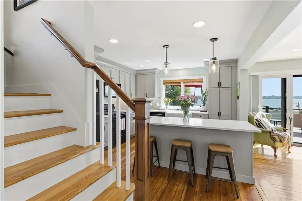 1124 Narragansett Boulevard Cranston RI 02905
