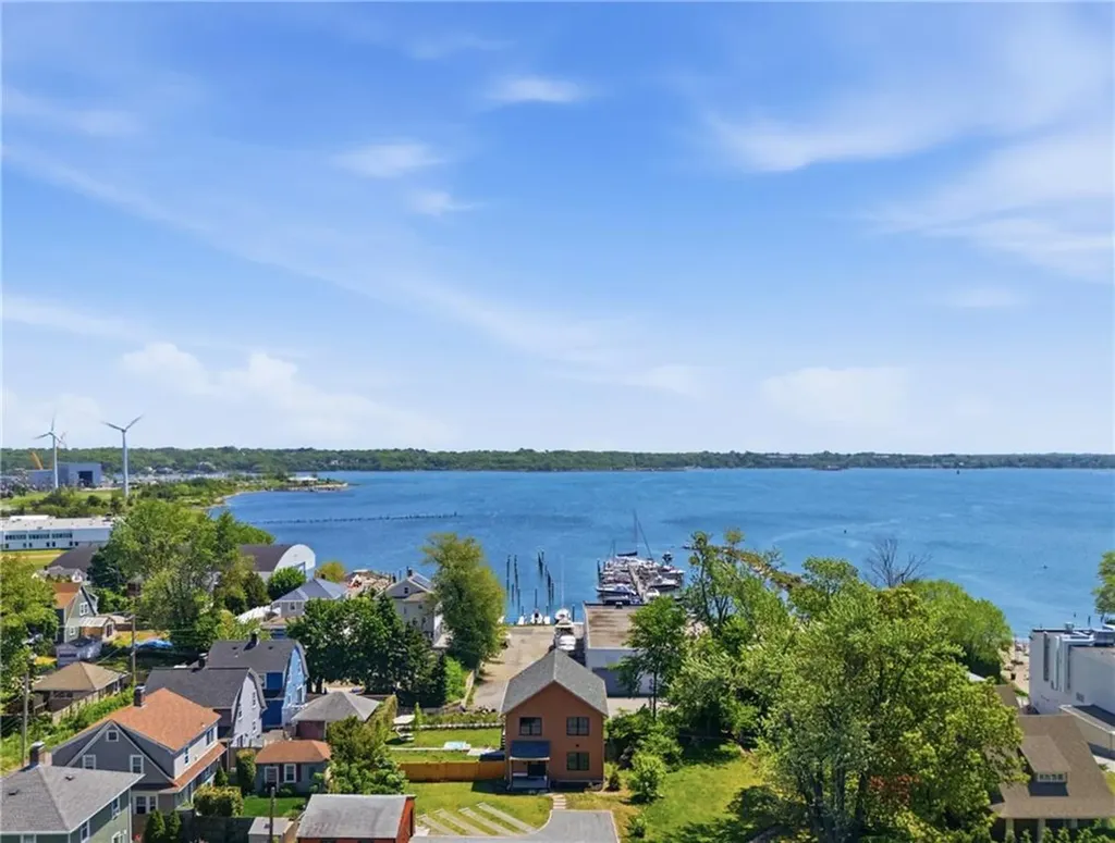 1124 Narragansett Boulevard Cranston RI 02905