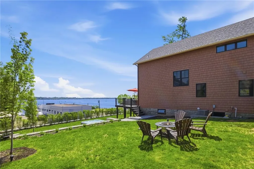 1124 Narragansett Boulevard Cranston RI 02905