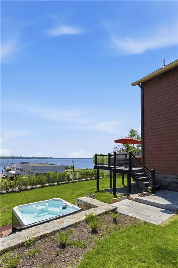1124 Narragansett Boulevard Cranston RI 02905