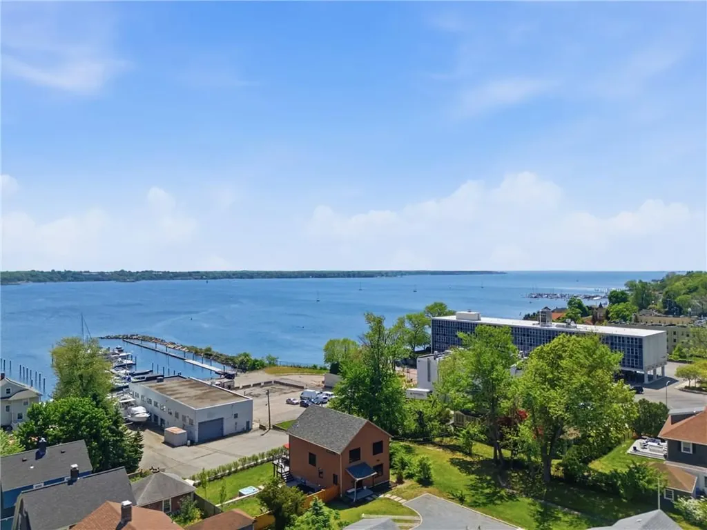 1124 Narragansett Boulevard Cranston RI 02905
