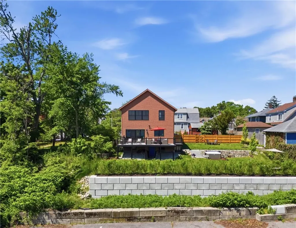 1124 Narragansett Boulevard Cranston RI 02905