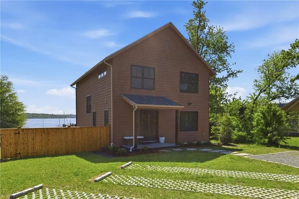 1124 Narragansett Boulevard Cranston RI 02905