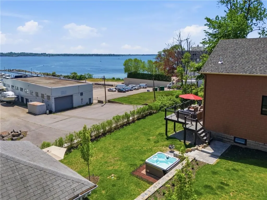 1124 Narragansett Boulevard Cranston RI 02905