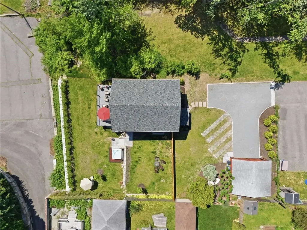 1124 Narragansett Boulevard Cranston RI 02905