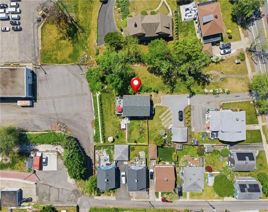 1124 Narragansett Boulevard Cranston RI 02905