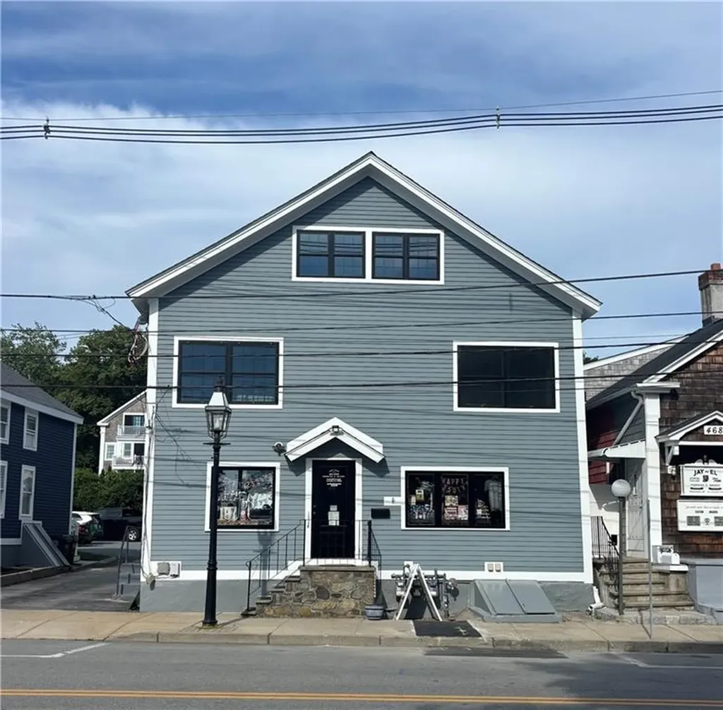 474 Thames Street Bristol RI 02809