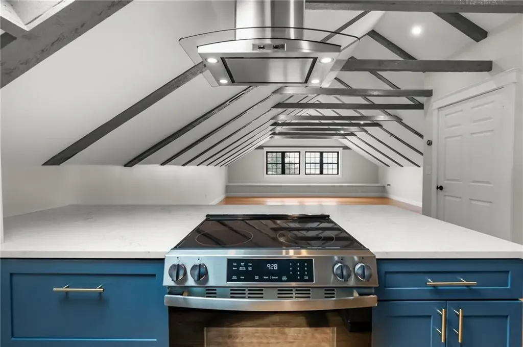 474 Thames Street Bristol RI 02809
