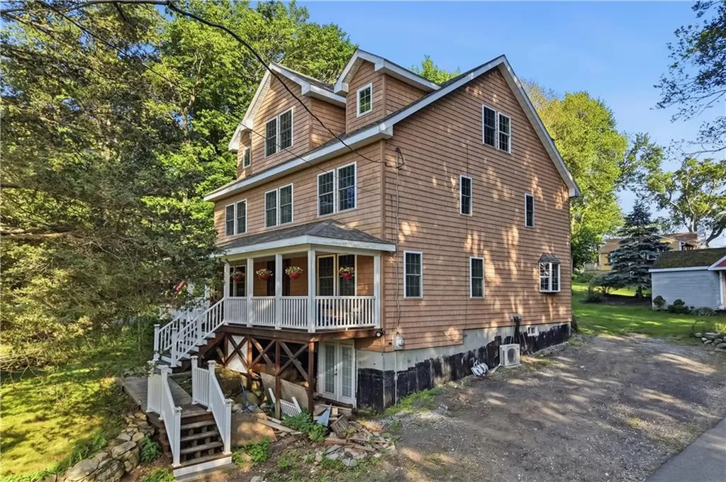 2446 Plainfield Pike Johnston RI 02919