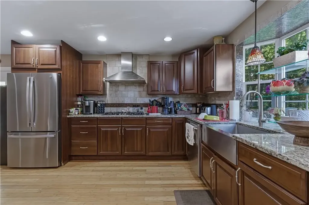 2446 Plainfield Pike Johnston RI 02919