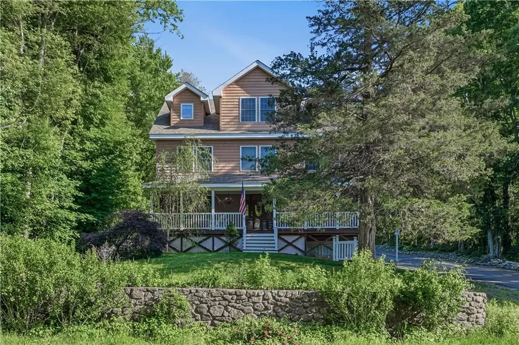 2446 Plainfield Pike Johnston RI 02919