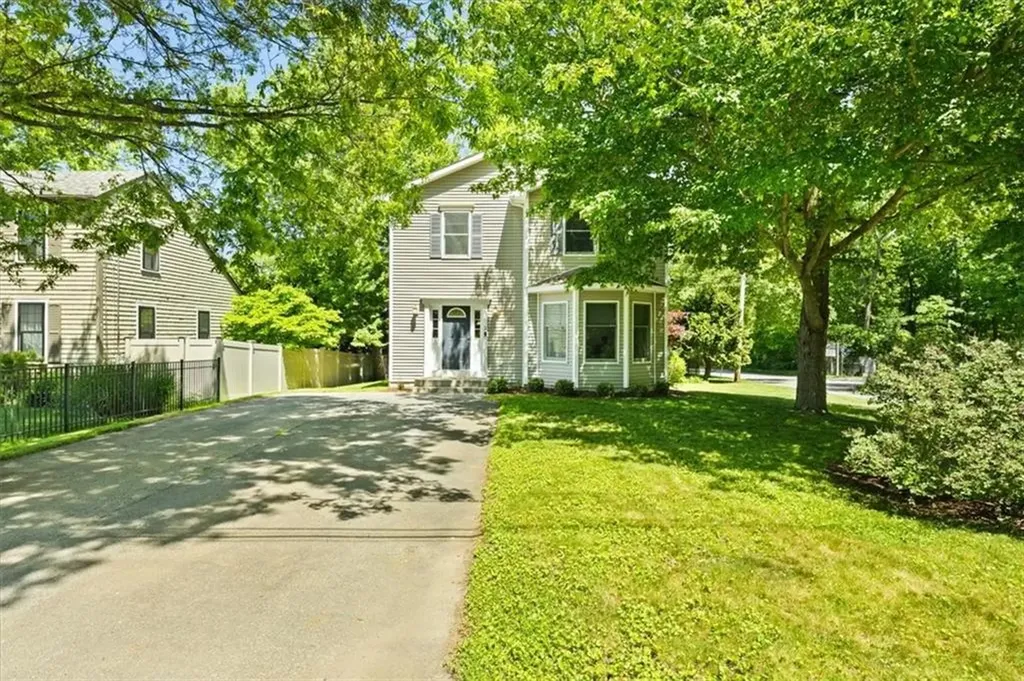 2 Lafayette Drive Bristol RI 02809