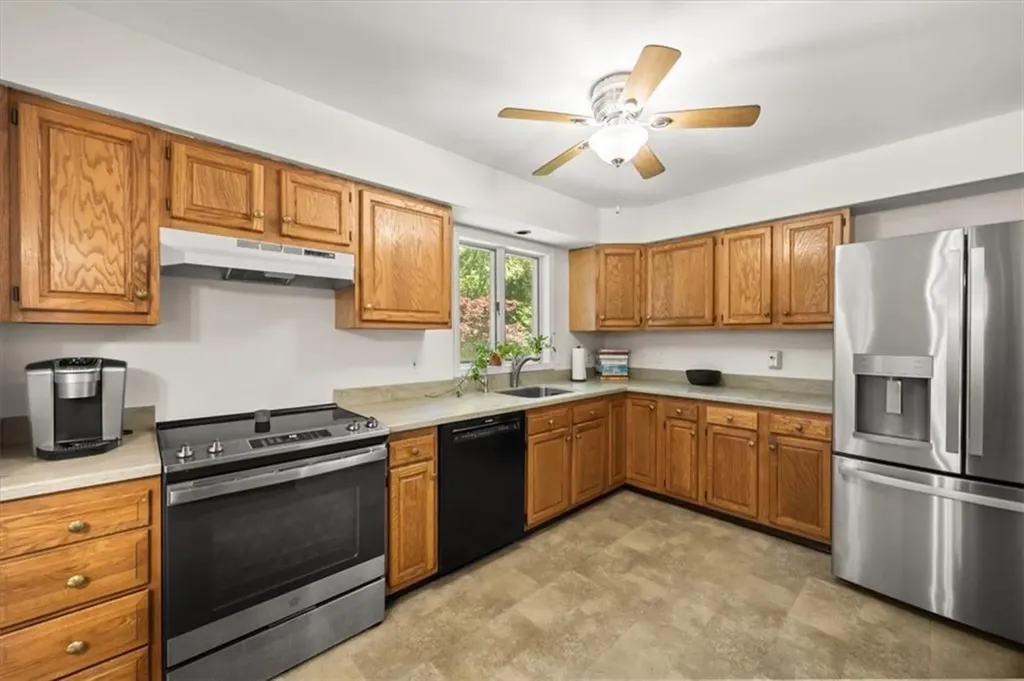 2 Lafayette Drive Bristol RI 02809