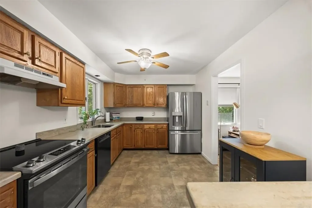 2 Lafayette Drive Bristol RI 02809