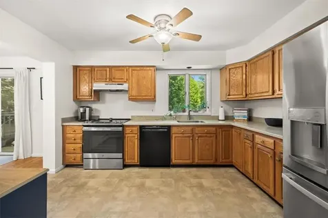 2 Lafayette Drive Bristol RI 02809
