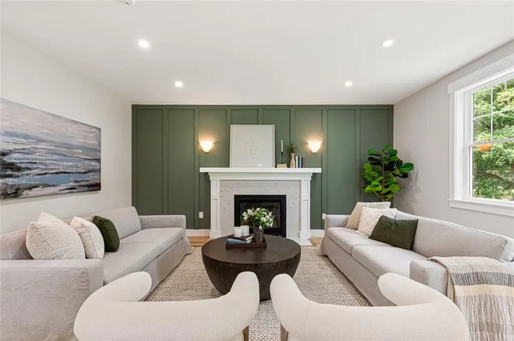 22 Farnsworth Avenue Tiverton RI 02878