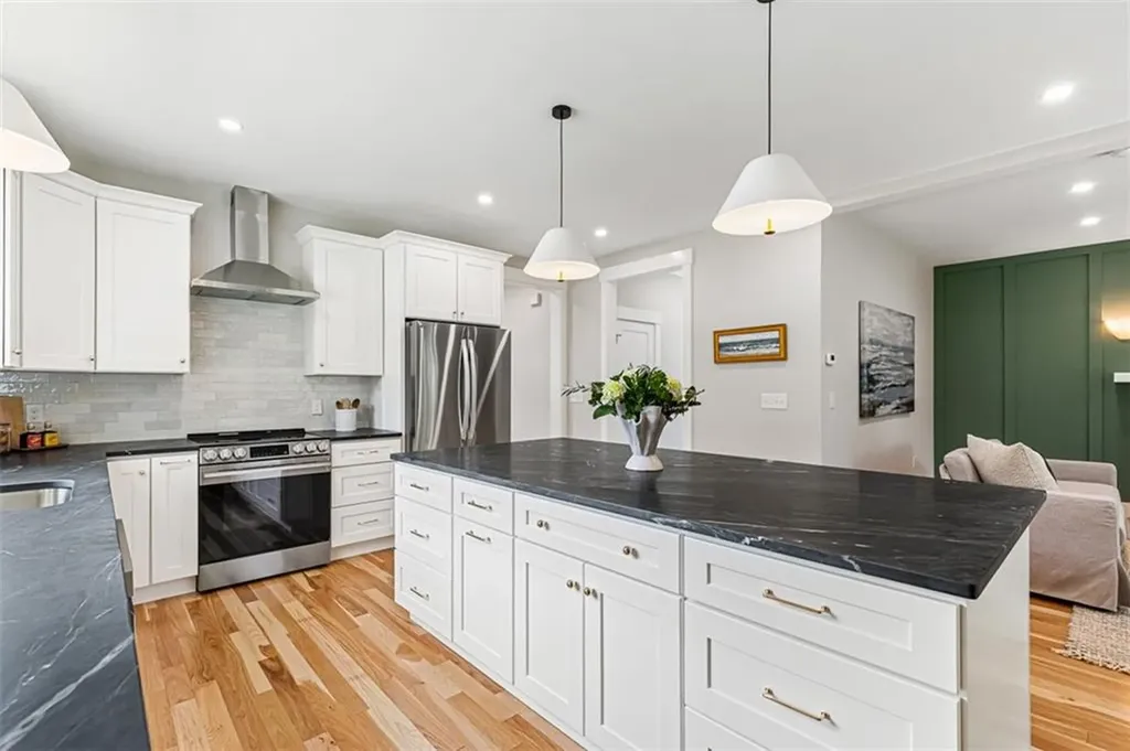 22 Farnsworth Avenue Tiverton RI 02878