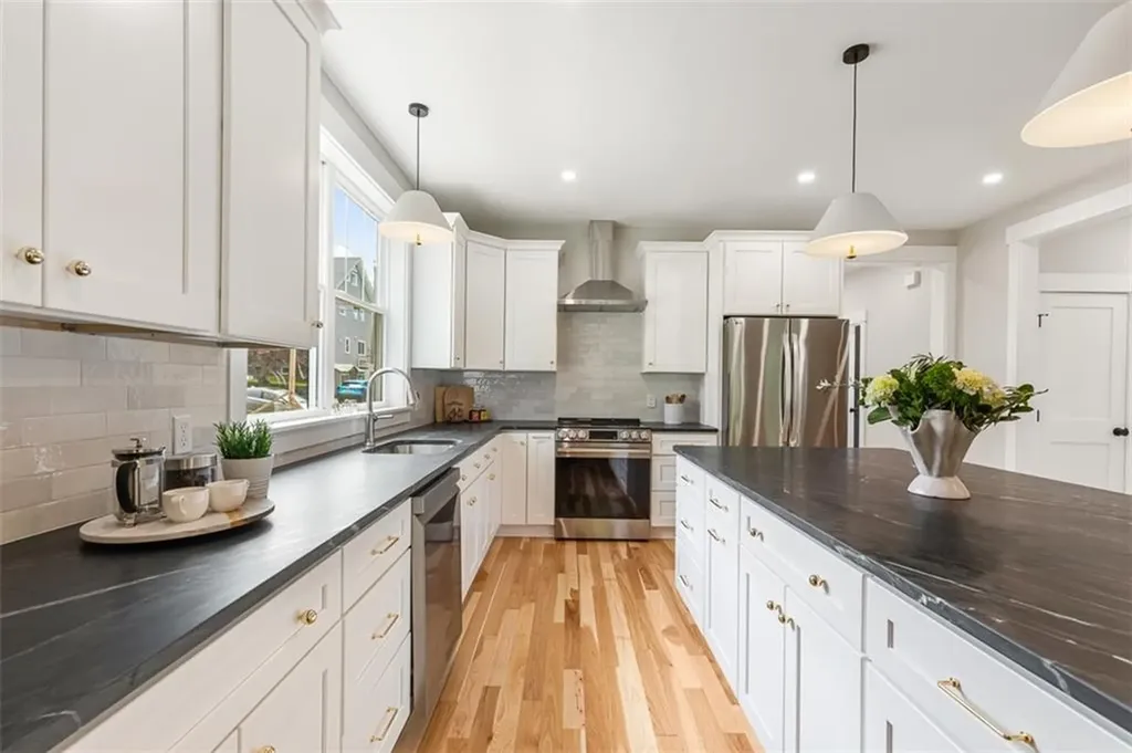 22 Farnsworth Avenue Tiverton RI 02878