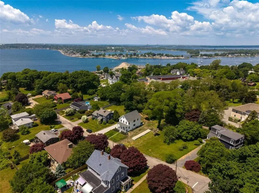 22 Farnsworth Avenue Tiverton RI 02878