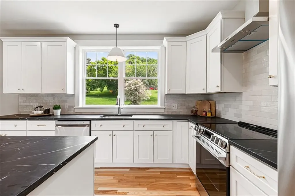 22 Farnsworth Avenue Tiverton RI 02878