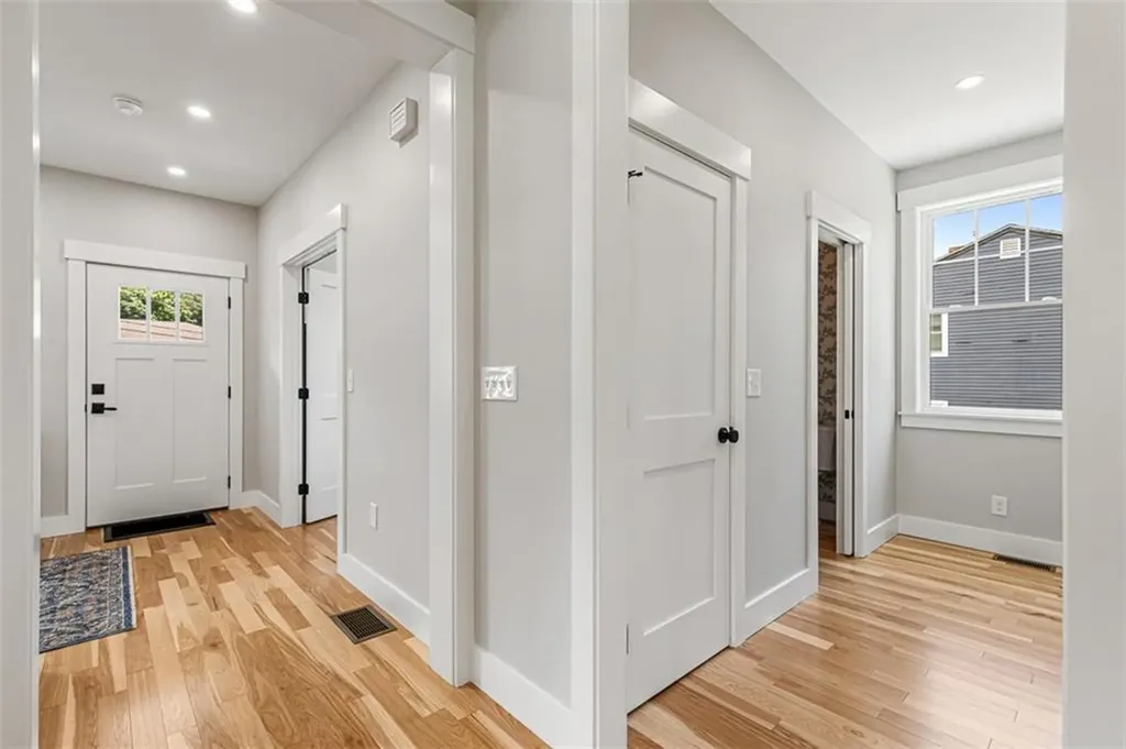 22 Farnsworth Avenue Tiverton RI 02878