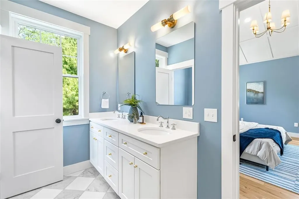 22 Farnsworth Avenue Tiverton RI 02878