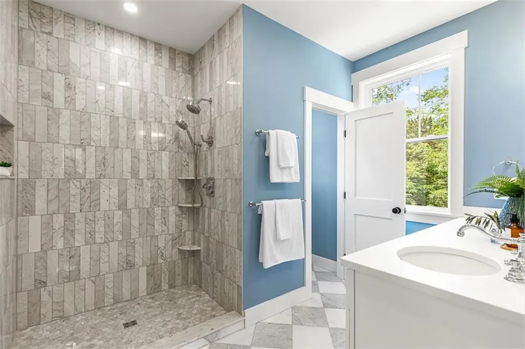 22 Farnsworth Avenue Tiverton RI 02878