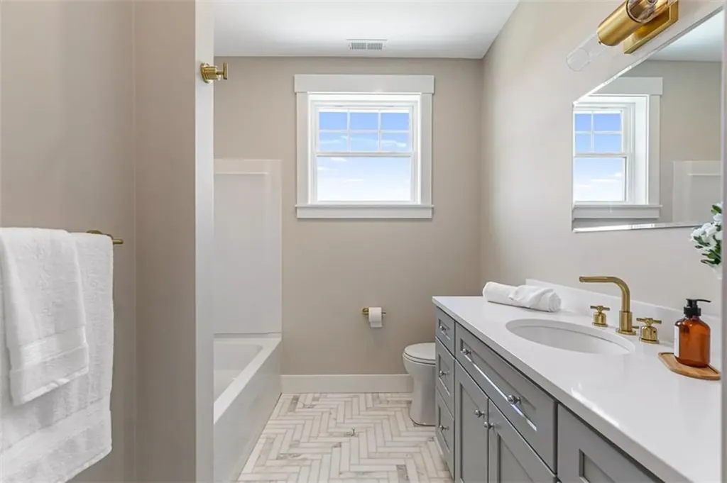 22 Farnsworth Avenue Tiverton RI 02878