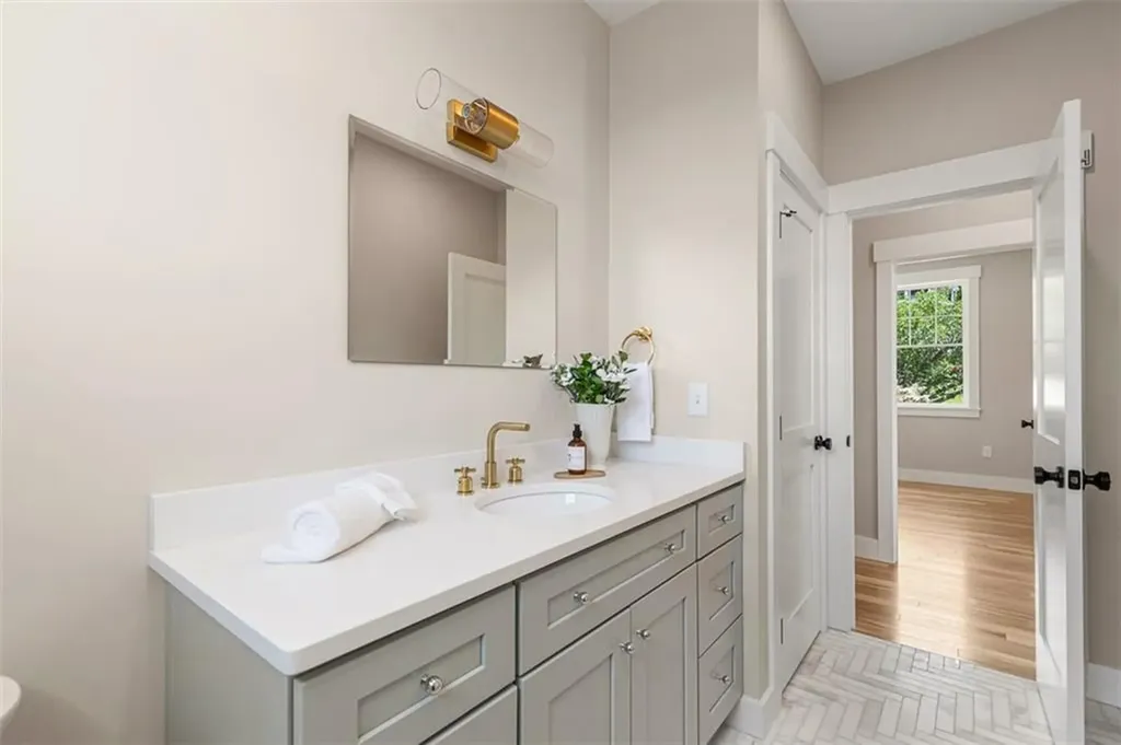 22 Farnsworth Avenue Tiverton RI 02878