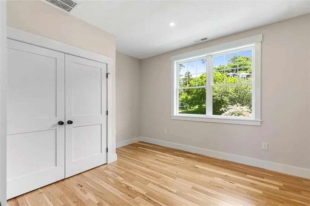 22 Farnsworth Avenue Tiverton RI 02878