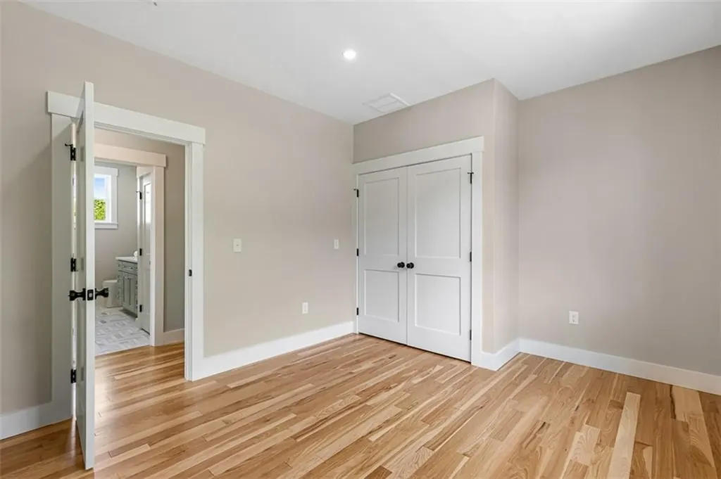 22 Farnsworth Avenue Tiverton RI 02878