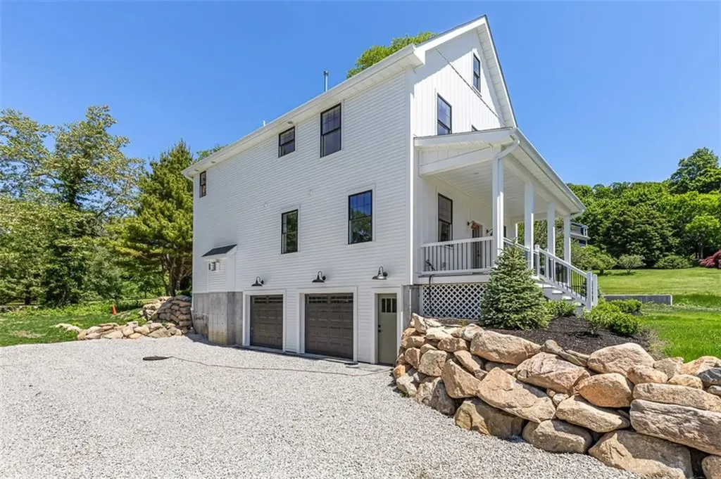 22 Farnsworth Avenue Tiverton RI 02878