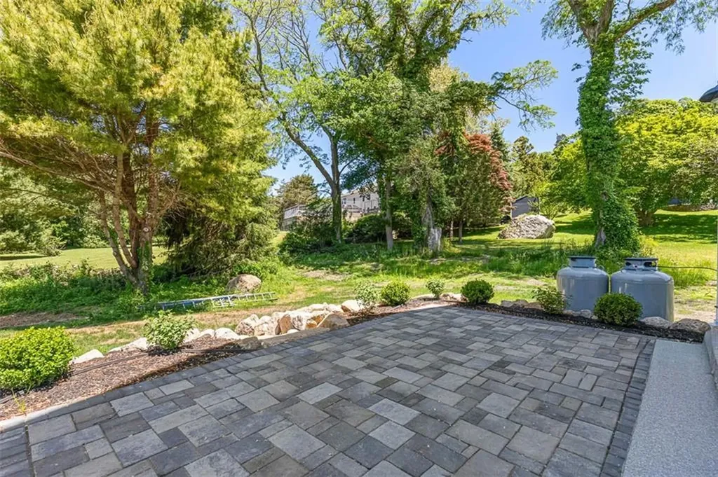 22 Farnsworth Avenue Tiverton RI 02878