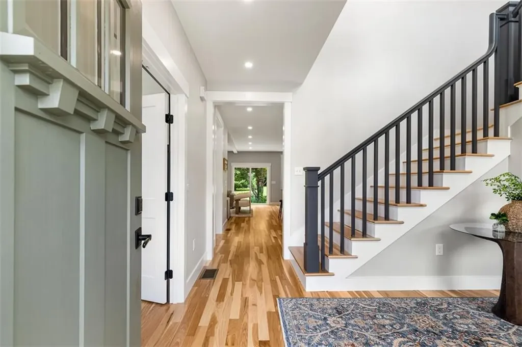 22 Farnsworth Avenue Tiverton RI 02878