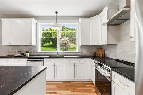 22 Farnsworth Avenue Tiverton RI 02878