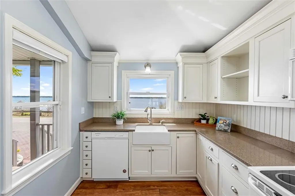 15 Shore Drive Barrington RI 02806