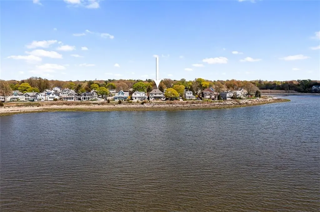 15 Shore Drive Barrington RI 02806