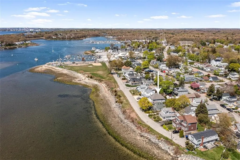 15 Shore Drive Barrington RI 02806
