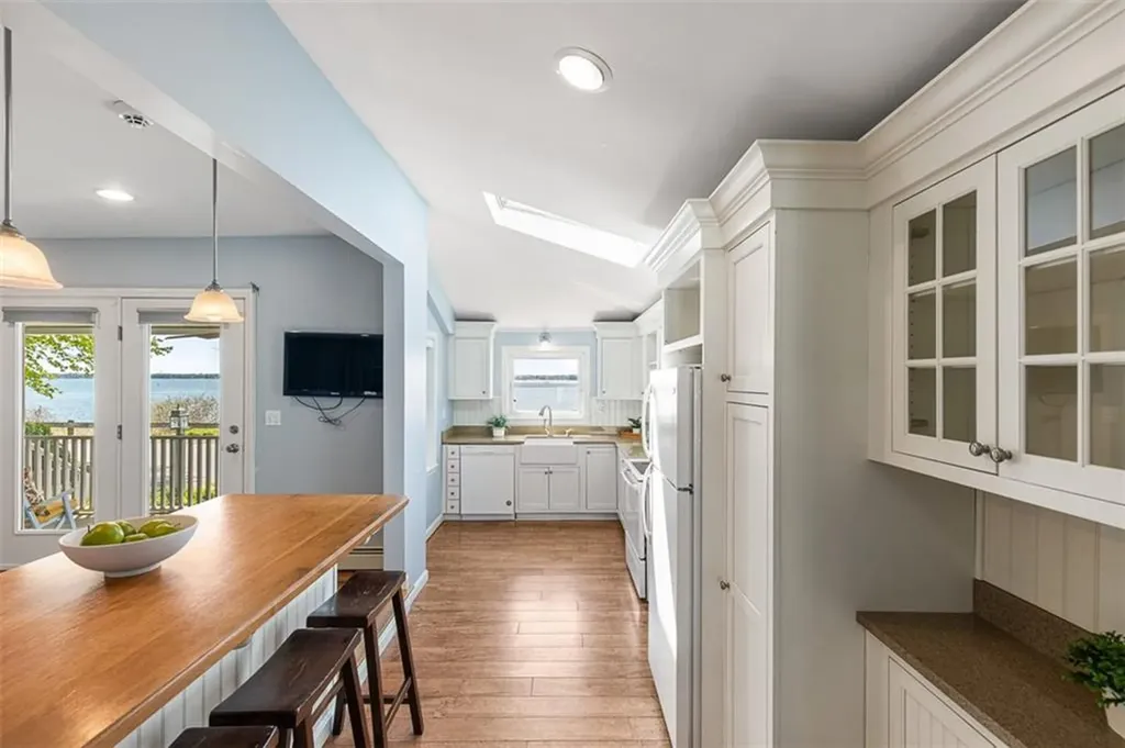 15 Shore Drive Barrington RI 02806