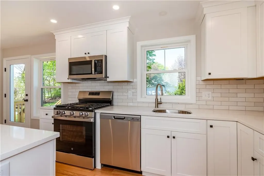 83 Cadora Avenue Warwick RI 02886