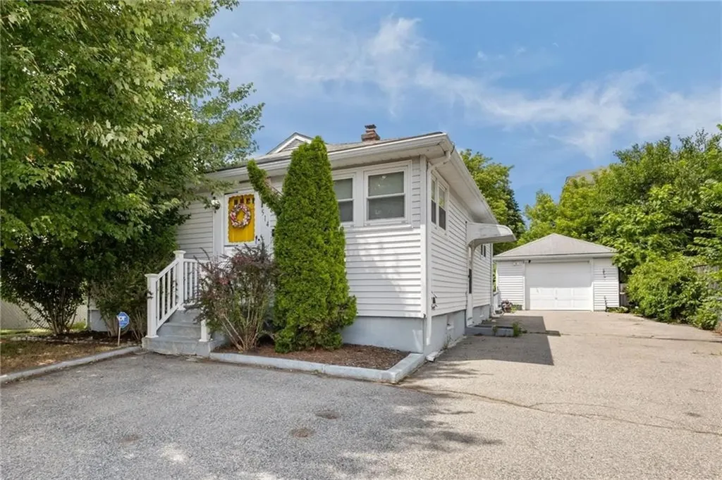 514 Robinson Street Woonsocket RI 02895