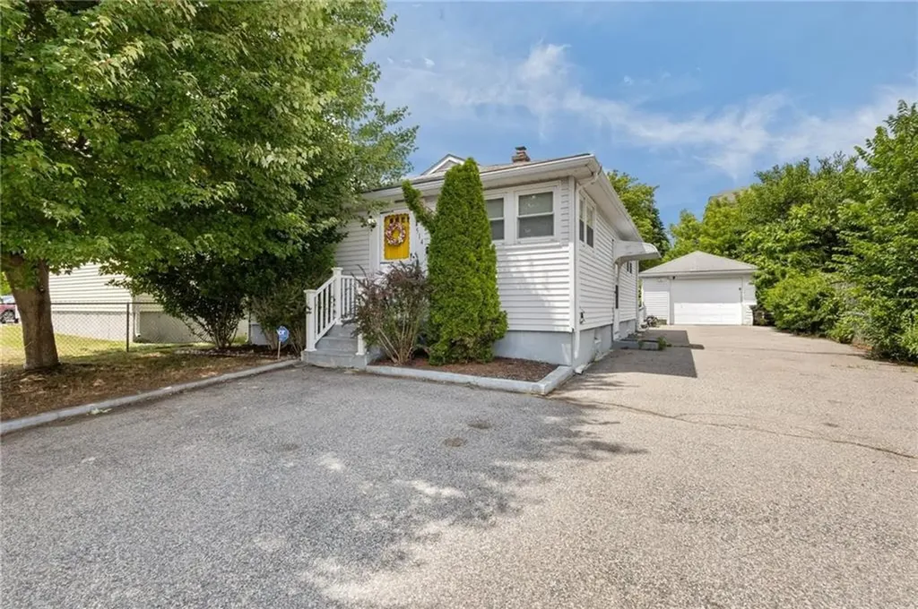 514 Robinson Street Woonsocket RI 02895