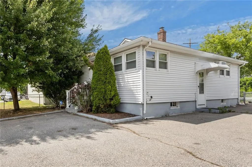 514 Robinson Street Woonsocket RI 02895