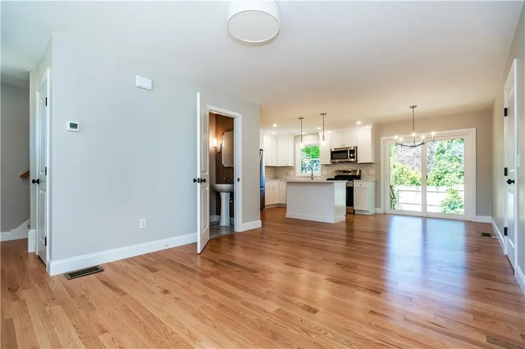81 Cadora Avenue Warwick RI 02818
