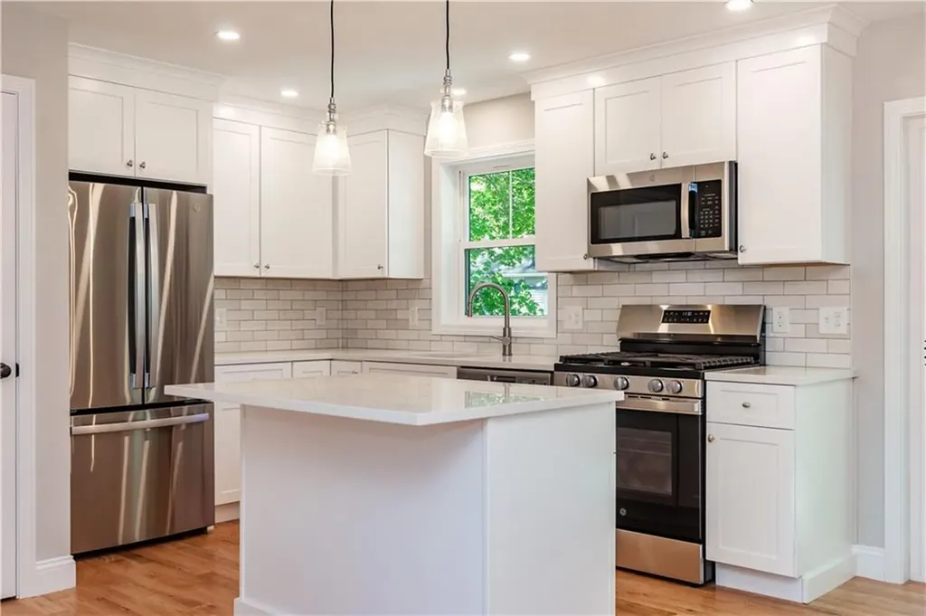 81 Cadora Avenue Warwick RI 02818