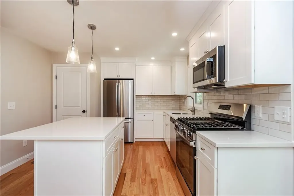 81 Cadora Avenue Warwick RI 02818