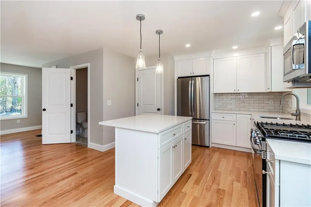 81 Cadora Avenue Warwick RI 02818
